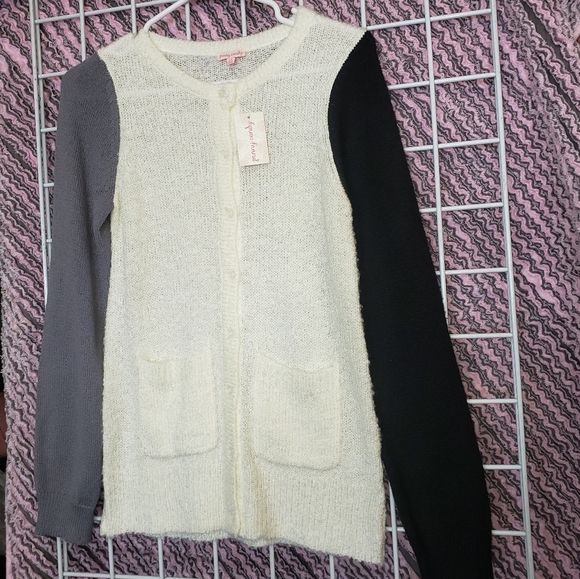 Sweater - Picture 1 of 3